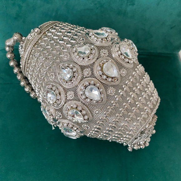 Unique Silver Indie Rhinestone Evening Bag - Picture 6 of 9